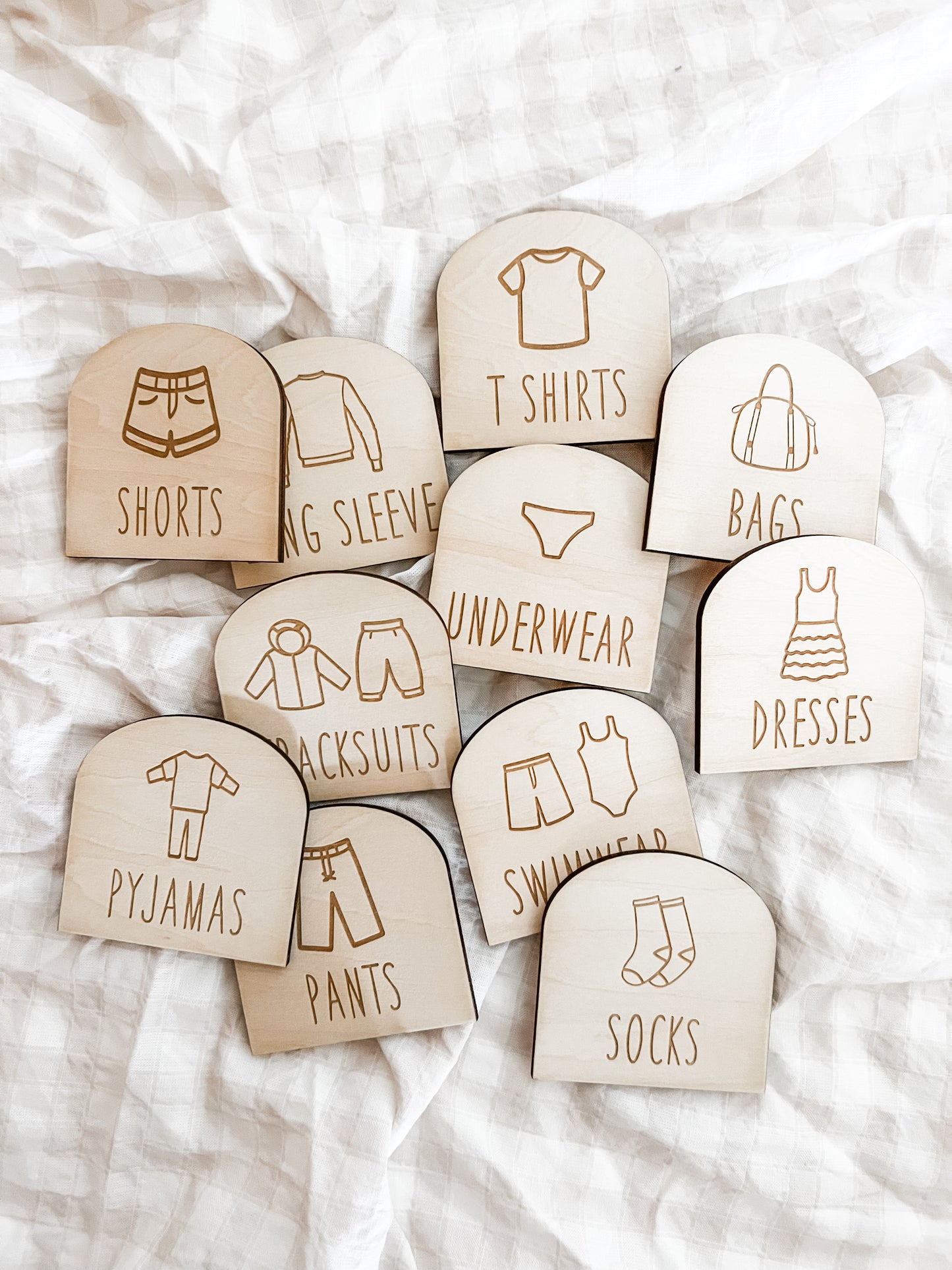 LABELS - CLOTHING WITH PICTURE - ARCH