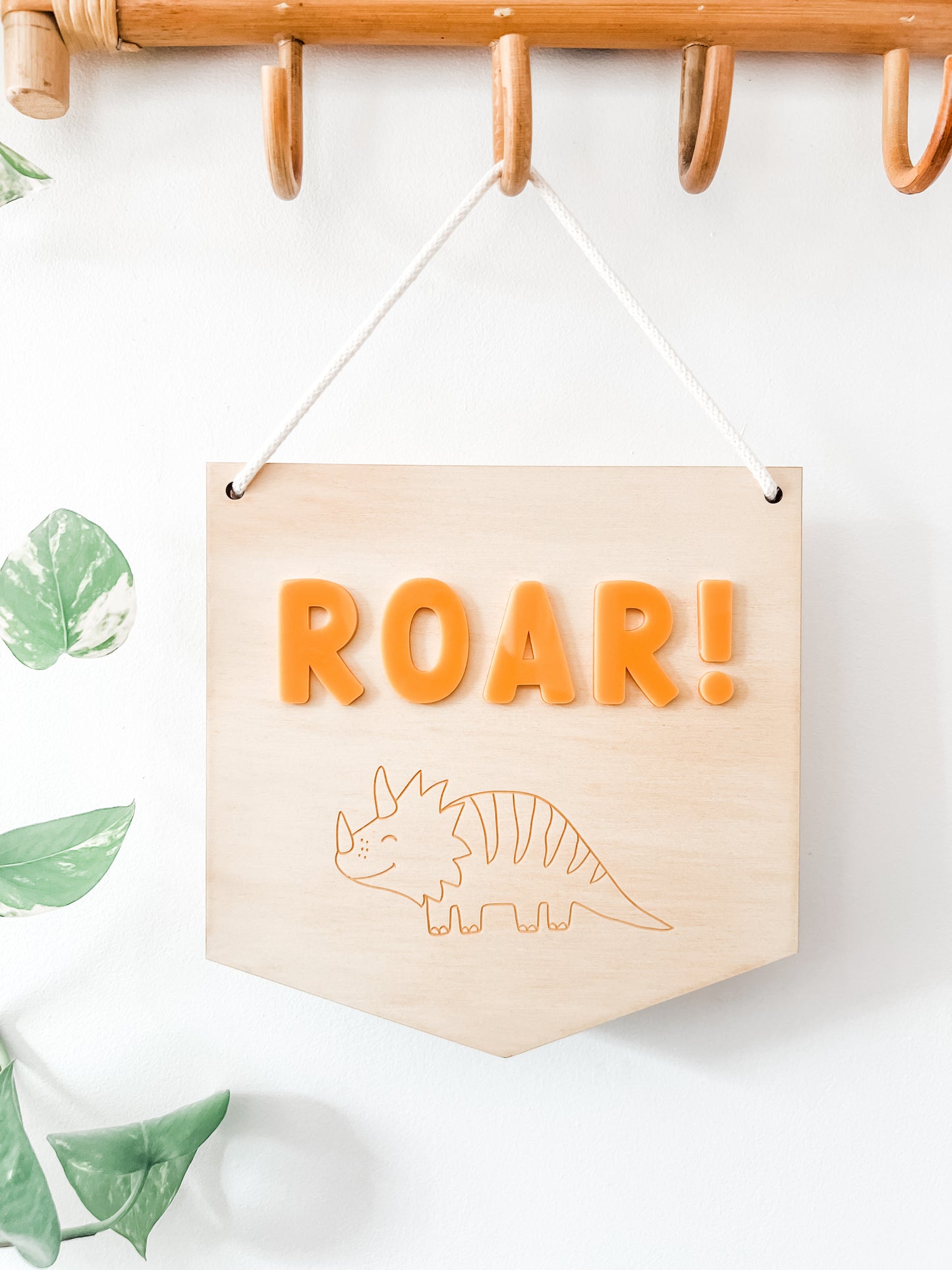 roar pennant flag